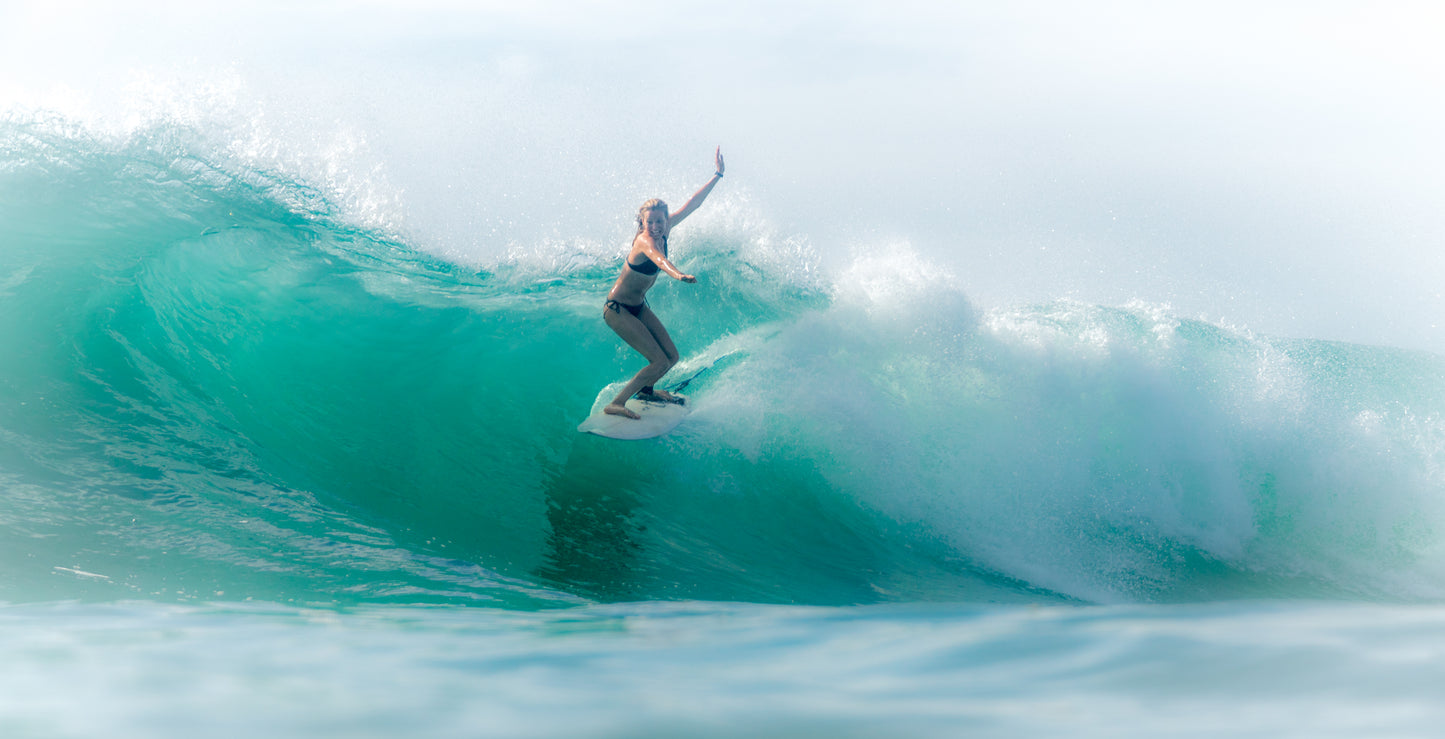 Intermediate surf lesson in Arugam Bay Sri Lanka, photo of girl surfing