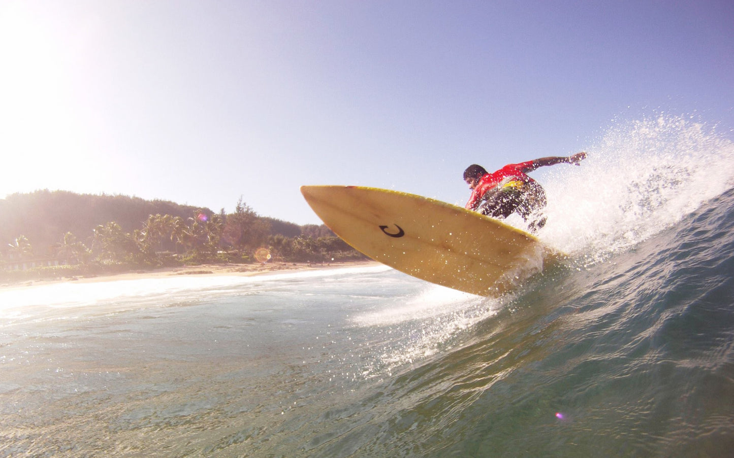 Arugam Bay surf lessons with Johnson, photo of surf instructor Johnson surfing 