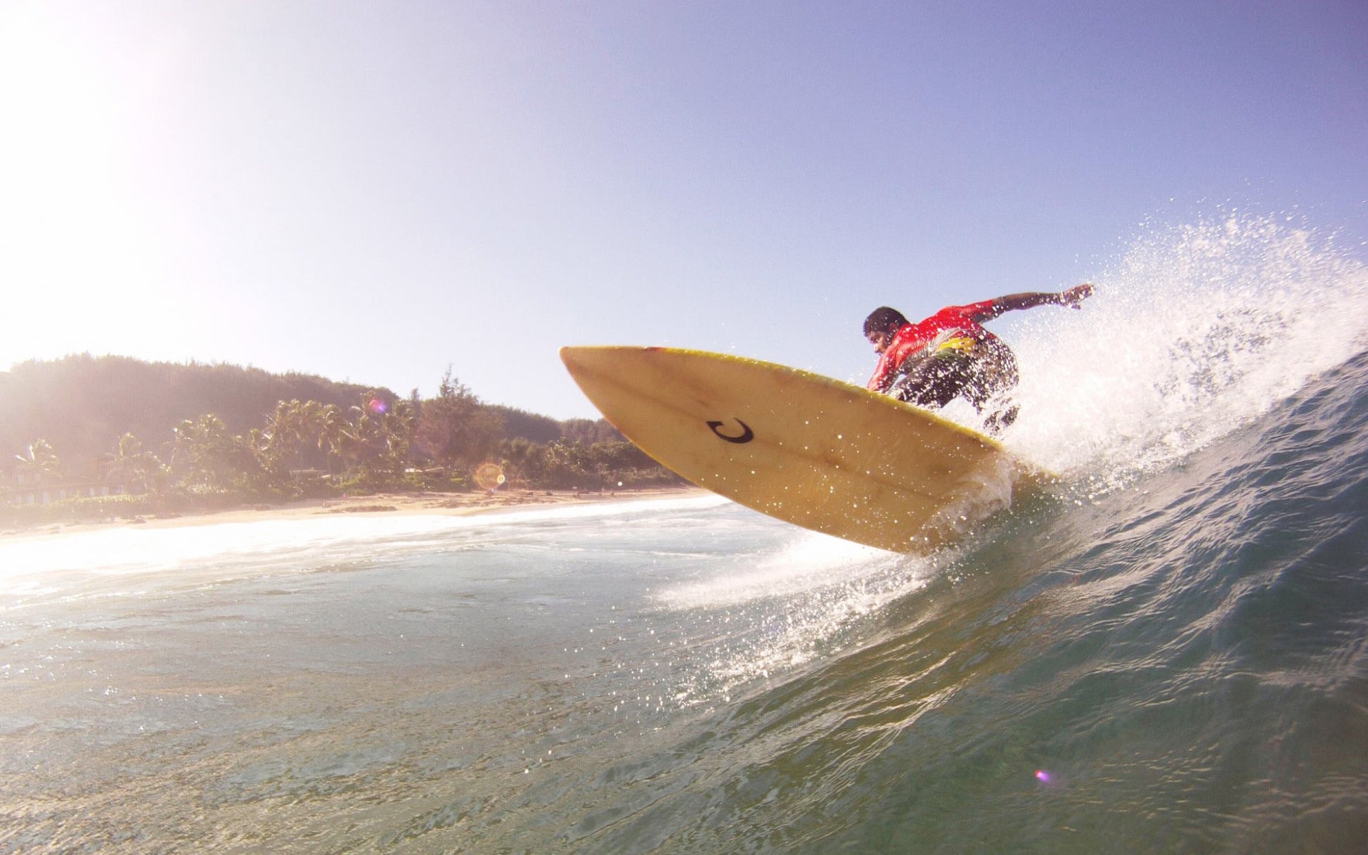 Arugam Bay surf lessons with Johnson, photo of surf instructor Johnson surfing 